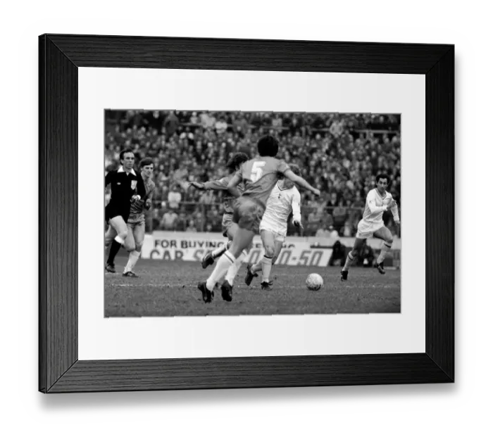 Framed Print : F. A Cup Football. Chelsea 2 v. Tottenham Hotspurs 3. F. A. Cup March 1982 LF08-16-177