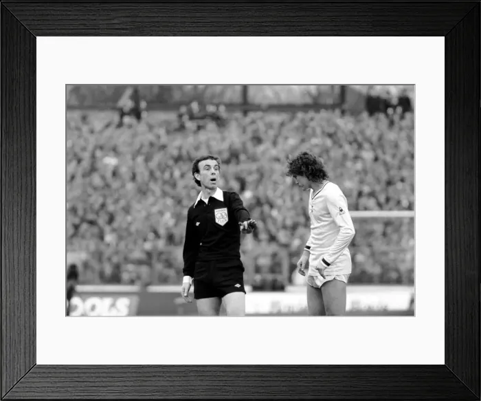 Framed Print : F. A Cup Football. Chelsea 2 v. Tottenham Hotspurs 3. F. A. Cup March 1982 LF08-16-100