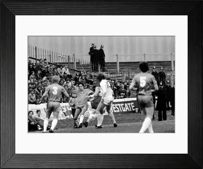Framed Print : F. A Cup Football. Chelsea 2 v. Tottenham Hotspurs 3. F. A. Cup March 1982 LF08-16-097