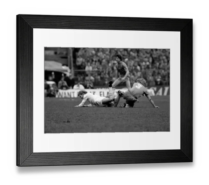 Framed Print : F. A Cup Football. Chelsea 2 v. Tottenham Hotspurs 3. F. A. Cup March 1982 LF08-16-035