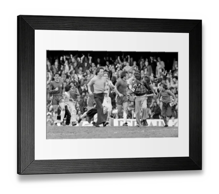 Framed Print : English League Division One match at Stamford Bridge. Chelsea 1 v Everton 1 Chelsea Framed Print : English League Division One match at Stamford Bridge. Chelsea 1 v Everton 1 Chelsea