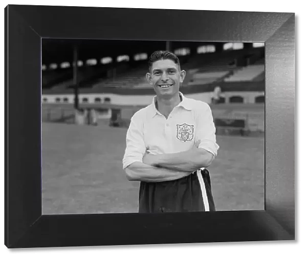 Football Jeff Taylor Captain Fulham FC circa 1950 025295  /  8