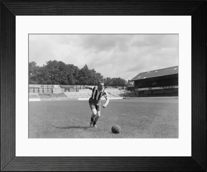 Framed Print : Football Charlie Wayman Southampton and Middlesbrough circa 1950 Framed Print : Football Charlie Wayman Southampton and Middlesbrough circa 1950