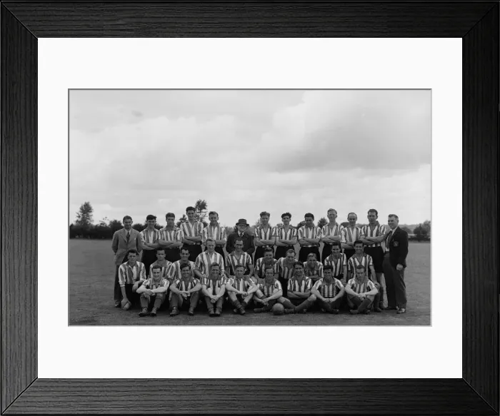 Framed Print : Football Southampton F. C. pose for a team picture Circa 1950 Easson Trainer Framed Print : Football Southampton F. C. pose for a team picture Circa 1950 Easson Trainer