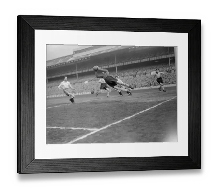 Framed Print : Football Billy Bly ( Hull City ) Circa 1950 023450 / 1 Framed Print : Football Billy Bly ( Hull City ) Circa 1950 023450 / 1