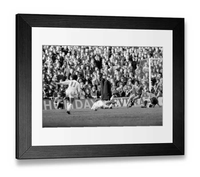 Framed Print : English League Division One match. Crystal Palace 0 v Manchester United 2