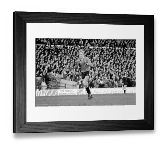 Framed Print : English League Division One match. Crystal Palace 0 v Manchester United 2 Framed Print : English League Division One match. Crystal Palace 0 v Manchester United 2
