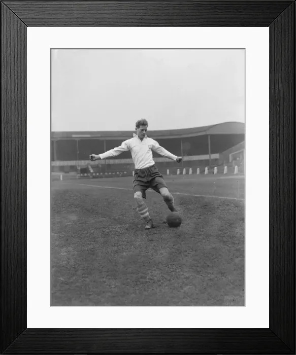 Framed Print : Preston North End football player Tom Finney in training. circa 1950 Framed Print : Preston North End football player Tom Finney in training. circa 1950