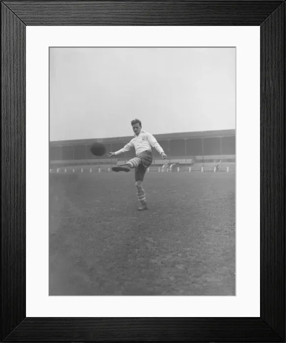 Framed Print : Football Tom Finney (Preston) circa 1949 016608 / 4 Framed Print : Football Tom Finney (Preston) circa 1949 016608 / 4