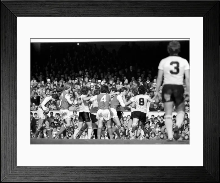 Framed Print : English League Division One match at Highbury. Arsenal 1 v Crystal Palace 1 Framed Print : English League Division One match at Highbury. Arsenal 1 v Crystal Palace 1