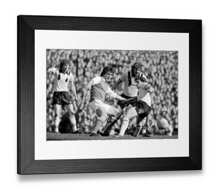 Framed Print : English League Division One match at Highbury. Arsenal 1 v Crystal Palace 1