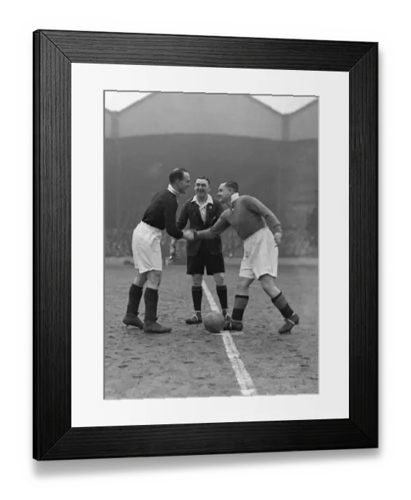 Framed Print : Arsenal v. Chelsea. Captains Andy Wilson and T. R Parker shake hands before the match Framed Print : Arsenal v. Chelsea. Captains Andy Wilson and T. R Parker shake hands before the match