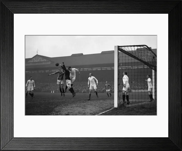 Framed Print : Chelsea v. Everton. DM6474G Framed Print : Chelsea v. Everton. DM6474G