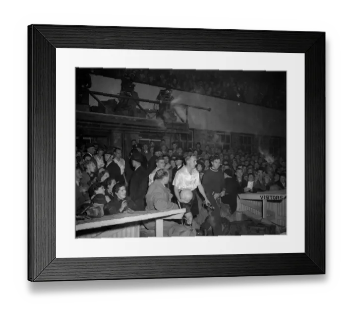 Framed Print : The Spartak team run out at the begining of their match against Wolverhampton Wanderers Framed Print : The Spartak team run out at the begining of their match against Wolverhampton Wanderers