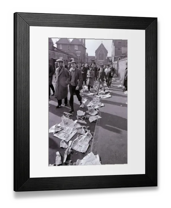 Framed Print : Tottenham Hotspur fans queue at White Hart Lane for tickets for their European Cup match Framed Print : Tottenham Hotspur fans queue at White Hart Lane for tickets for their European Cup match