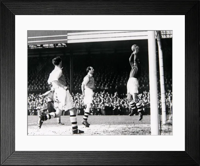 Framed Print : English FA Cup. Norwich City 0-5 Arsenal. 12th January 1952 Framed Print : English FA Cup. Norwich City 0-5 Arsenal. 12th January 1952