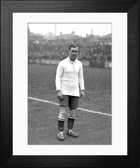 Framed Print : Pat Hendren. Brentford outside left. 30th April 1921 Framed Print : Pat Hendren. Brentford outside left. 30th April 1921