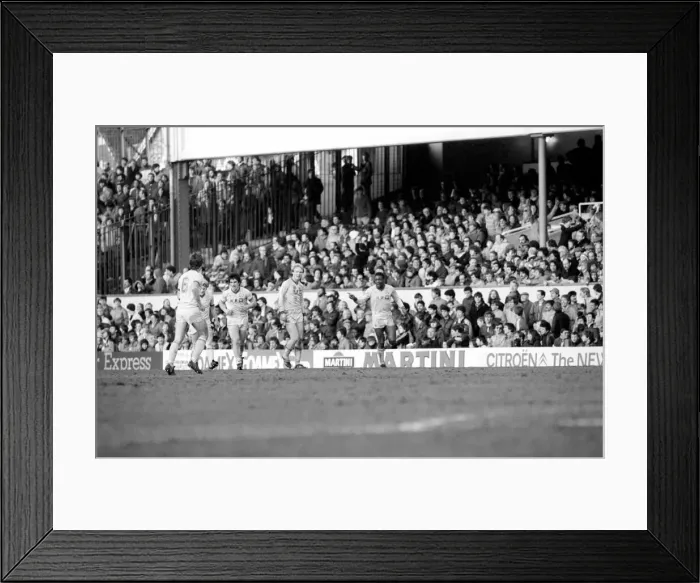 Framed Print : English FA Cup Fourth Round match at Highbury. Arsenal 1 v Leeds United 1