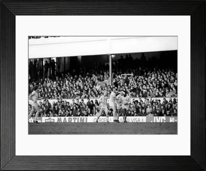 Framed Print : English FA Cup Fourth Round match at Highbury. Arsenal 1 v Leeds United 1 Framed Print : English FA Cup Fourth Round match at Highbury. Arsenal 1 v Leeds United 1