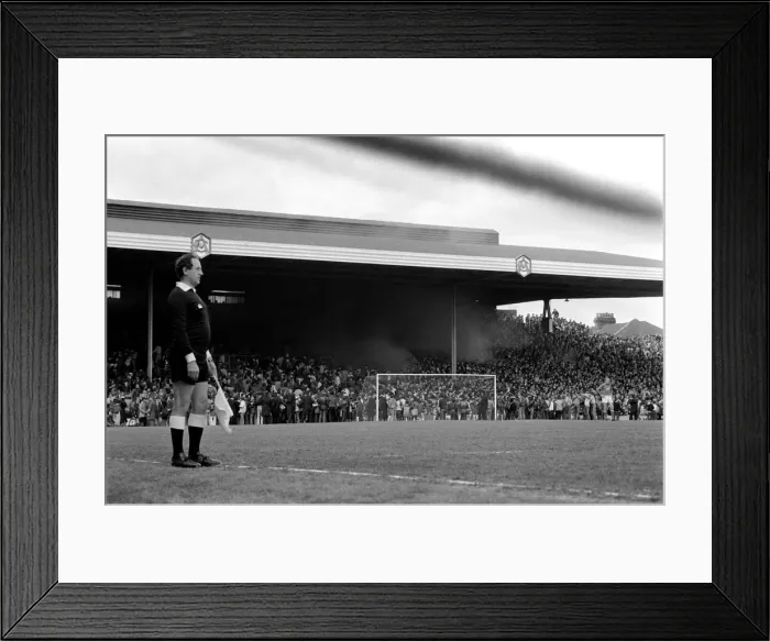 Framed Print : English League Division One match at Highbury. Arsenal 2 v West Ham United 0 Framed Print : English League Division One match at Highbury. Arsenal 2 v West Ham United 0
