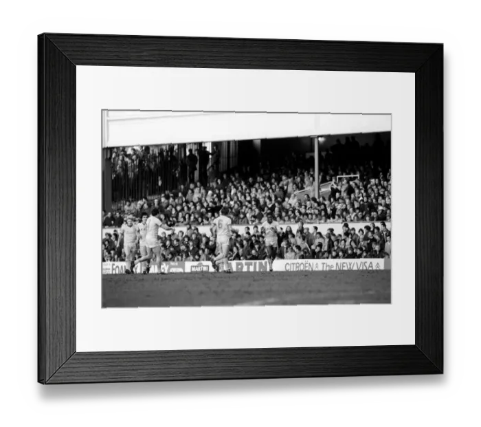 Framed Print : English FA Cup Fourth Round match at Highbury. Arsenal 1 v Leeds United 1 Framed Print : English FA Cup Fourth Round match at Highbury. Arsenal 1 v Leeds United 1