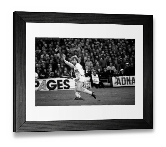 Framed Print : English League Division One match at Kenilworth Road. Luton Town 1 v Tottenham Hotspur 1