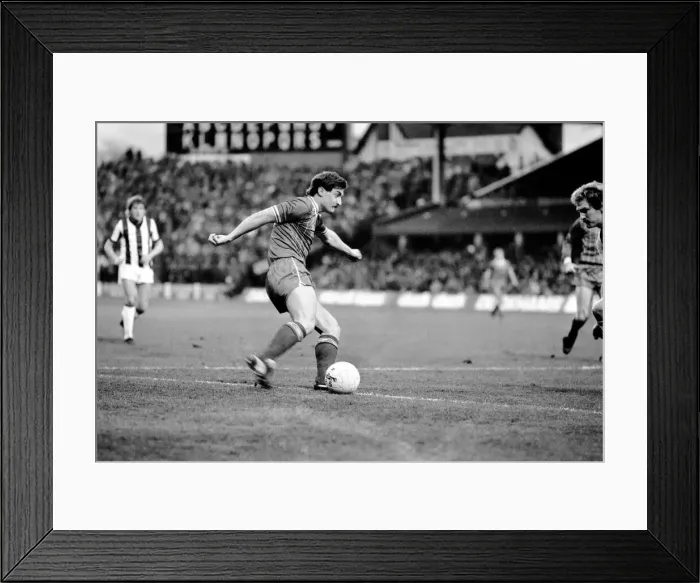 Framed Print : English League Division One match at The Hawthorns. West Bromwich Albion 0 v Liverpool 1 Framed Print : English League Division One match at The Hawthorns. West Bromwich Albion 0 v Liverpool 1