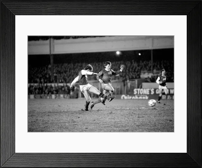 Framed Print : English League Division One match at Highbury. Arsenal 2 v Swansea City 1