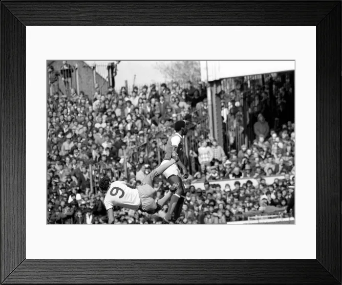 Framed Print : English League Division One match at Highbury. Arsenal 2 v West Ham United 0 Framed Print : English League Division One match at Highbury. Arsenal 2 v West Ham United 0
