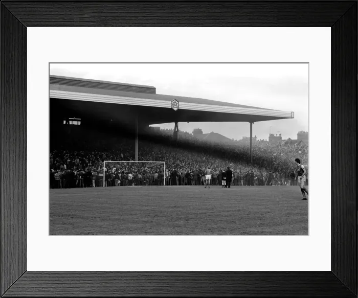 Framed Print : English League Division One match at Highbury. Arsenal 2 v West Ham United 0 Framed Print : English League Division One match at Highbury. Arsenal 2 v West Ham United 0