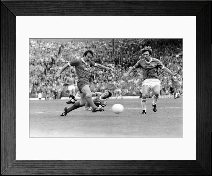 Framed Print : English League Division One match at St. Andrews. Birmingham City 1 v Liverpool 1