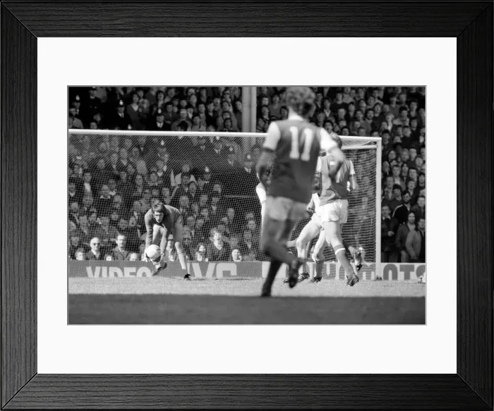Framed Print : English League Division One match at Highbury. Arsenal 2 v West Ham United 0 Framed Print : English League Division One match at Highbury. Arsenal 2 v West Ham United 0