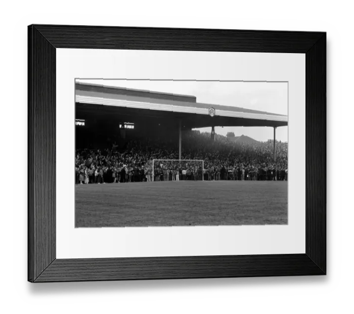 Framed Print : English League Division One match at Highbury. Arsenal 2 v West Ham United 0 Framed Print : English League Division One match at Highbury. Arsenal 2 v West Ham United 0