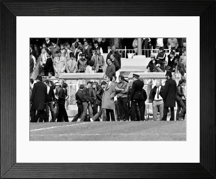 Framed Print : English League Division One match at Highbury. Arsenal 2 v West Ham United 0