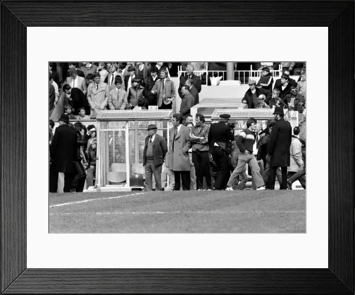 Framed Print : English League Division One match at Highbury. Arsenal 2 v West Ham United 0 Framed Print : English League Division One match at Highbury. Arsenal 2 v West Ham United 0
