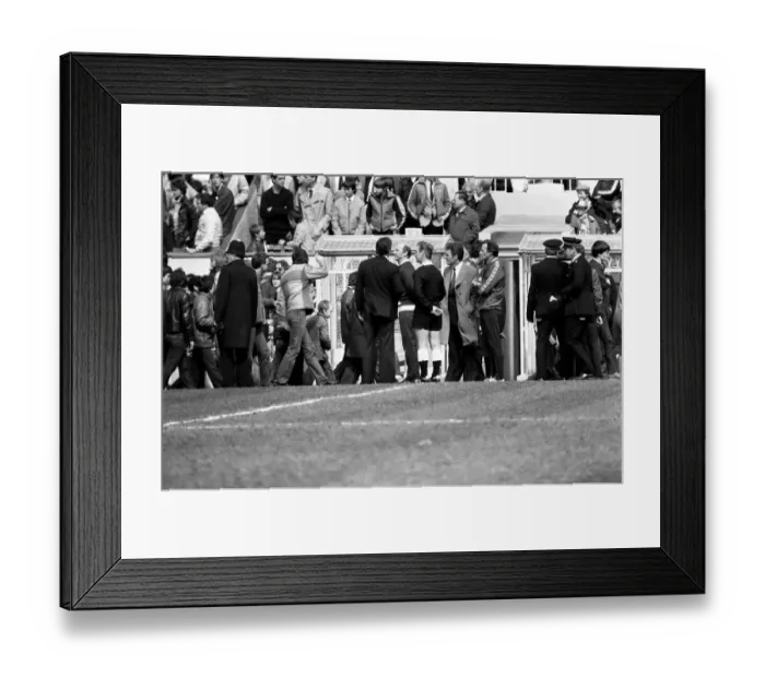 Framed Print : English League Division One match at Highbury. Arsenal 2 v West Ham United 0