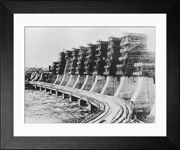 Framed Print : Russian Revolution. Construction of Dnieptroges Dam. October 1917 Framed Print : Russian Revolution. Construction of Dnieptroges Dam. October 1917