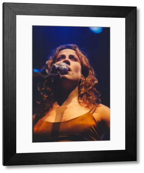 Framed Print : American singer Sheryl Crow at Newcastle Arena 6 December 1997 Framed Print : American singer Sheryl Crow at Newcastle Arena 6 December 1997