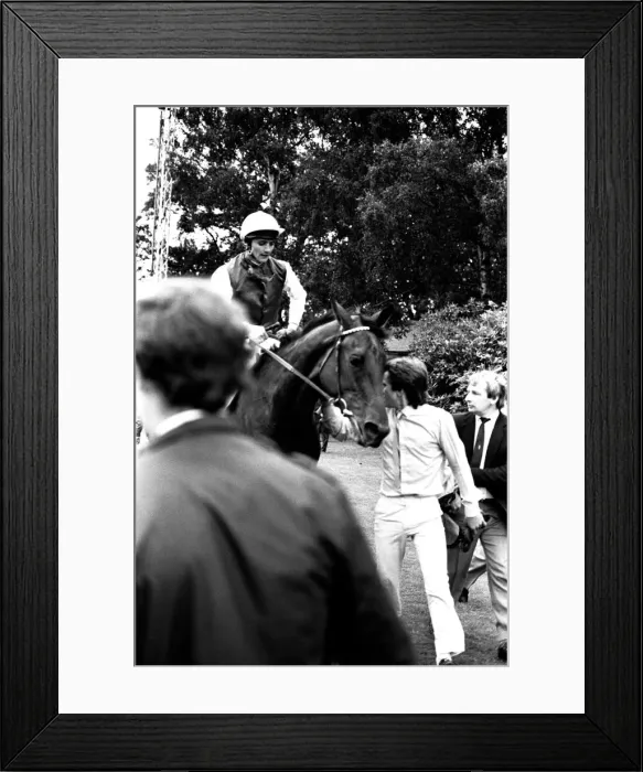 Framed Print : Singletta, with jockey Walter Swinburn virtually a passenger Framed Print : Singletta, with jockey Walter Swinburn virtually a passenger