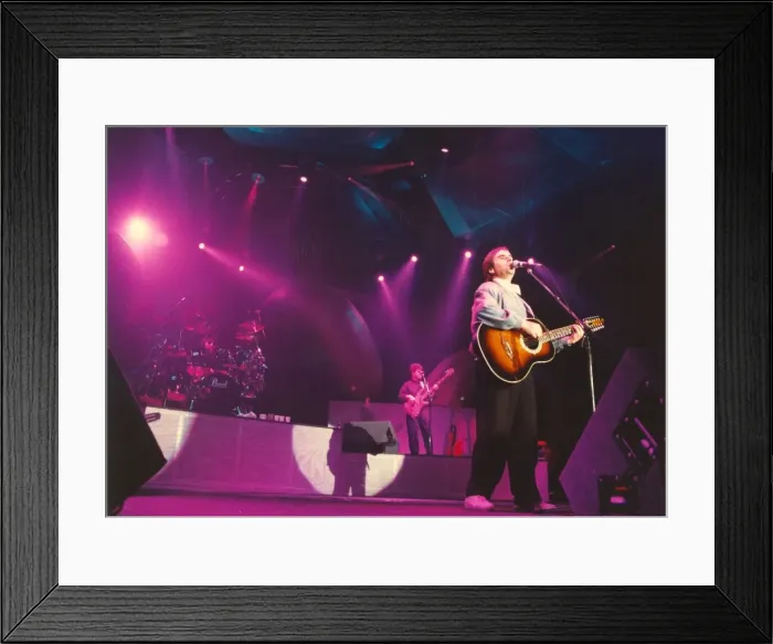 Framed Print : Singer Chris De Burgh performs at Whitley Bay Ice Rink 4 December 1992