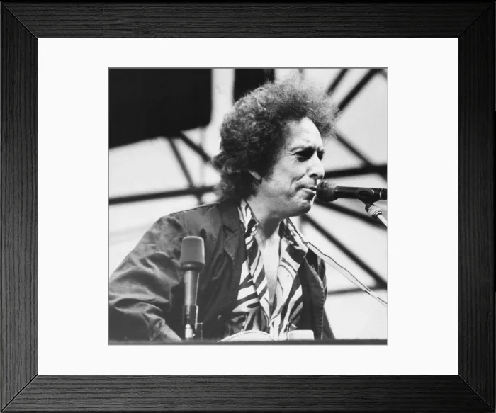 Framed Print : Singer Bob Dylan in concert at St Jamess Park, Newcastle 5 July 1984 Framed Print : Singer Bob Dylan in concert at St Jamess Park, Newcastle 5 July 1984