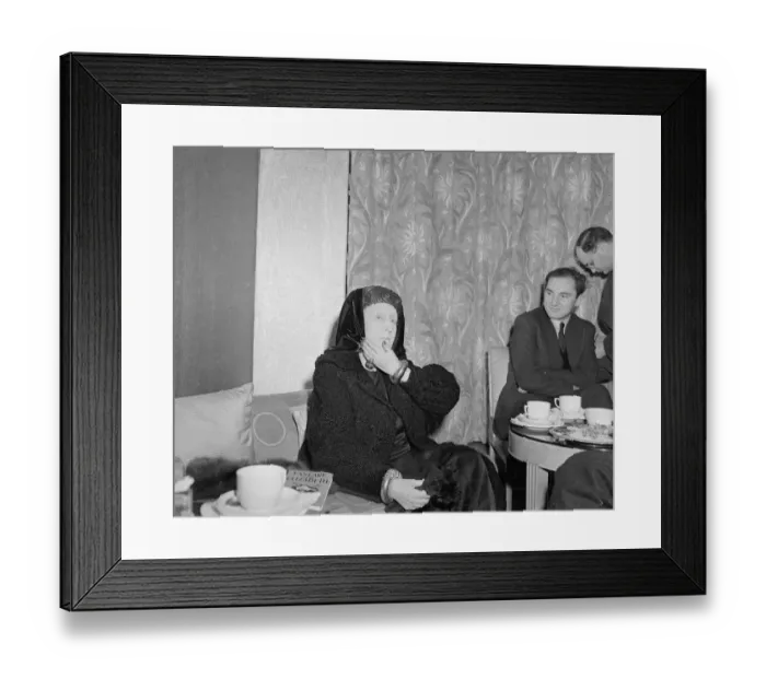 Framed Print : British Poet Dame Edith Louisa Sitwell seen here with her book Fanfare for Elizabeth at a