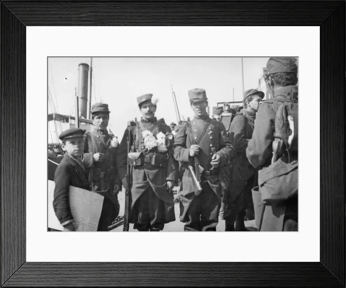 Framed Print : French soldiers of the 6th Army leaving Le Harve for the front lines 5th September 1914