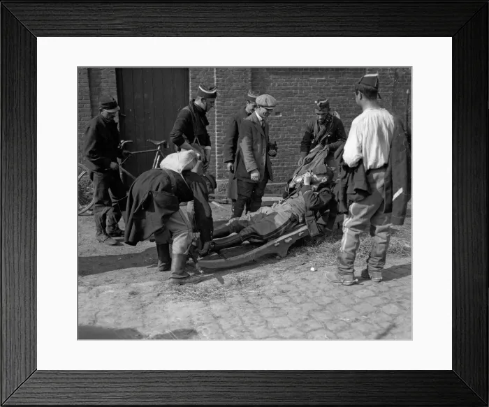 Framed Print : Battle of Audeghem September 1914. An English newspaper correspondent gives a