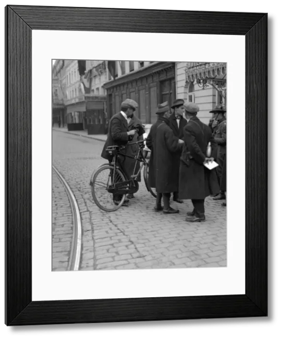 Framed Print : Hodgson and other newspaper correspondents seen her talking with a Boy Scout runner about