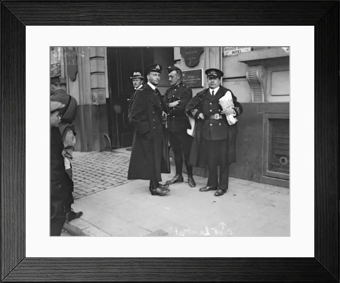 Framed Print : Major Gerrad of the Royal Flying Corps (Centre) Lieutenant Robinson Royal Navy (Left Framed Print : Major Gerrad of the Royal Flying Corps (Centre) Lieutenant Robinson Royal Navy (Left