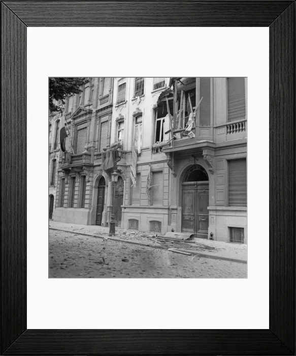Framed Print : Houses damaged during the German bombardment of the centre of Antwerp. Circa October 1914 Framed Print : Houses damaged during the German bombardment of the centre of Antwerp. Circa October 1914