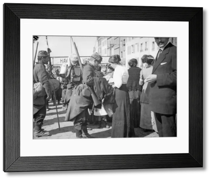 Framed Print : A soldier of the French 6th Army says goodbye to his wife at Le Harve before moving up to Framed Print : A soldier of the French 6th Army says goodbye to his wife at Le Harve before moving up to