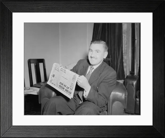 Framed Print : Mr Robert Hope seen here at home reading the Daily Mirror Framed Print : Mr Robert Hope seen here at home reading the Daily Mirror