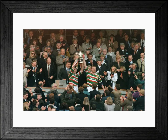 Framed Print : Leicesters Dean Richards holds up the Pilkington Trophy at Twickenham May 10 Framed Print : Leicesters Dean Richards holds up the Pilkington Trophy at Twickenham May 10